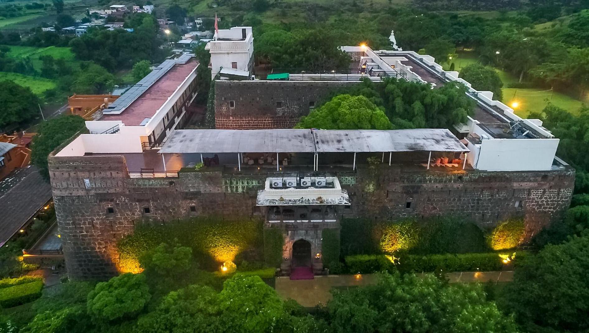 Fort Jadhavgadh -A Gadh Heritage Hotel Sasvad Exteriör bild