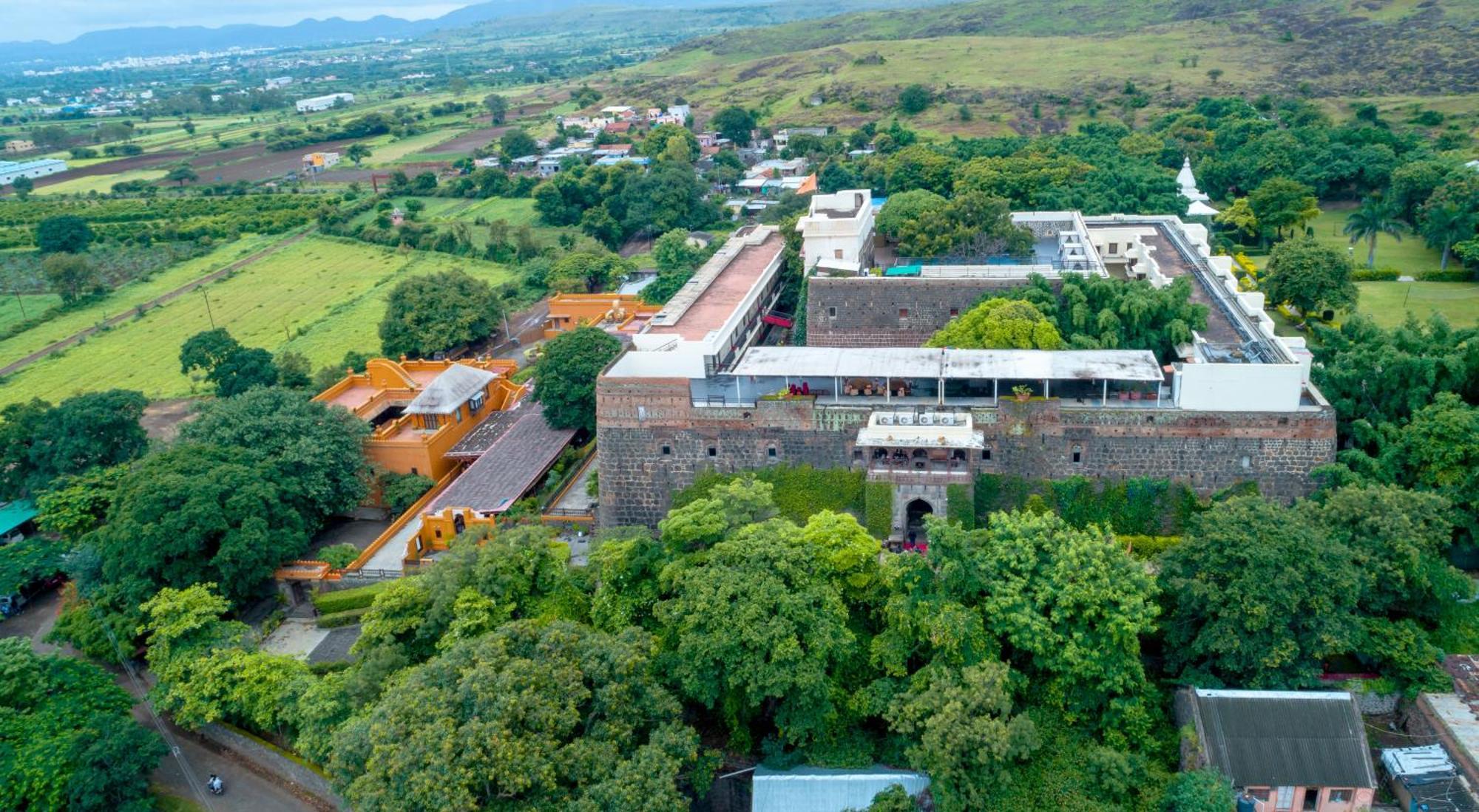 Fort Jadhavgadh -A Gadh Heritage Hotel Sasvad Exteriör bild