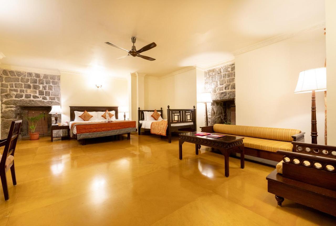 Fort Jadhavgadh -A Gadh Heritage Hotel Sasvad Exteriör bild