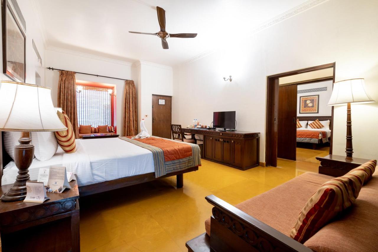 Fort Jadhavgadh -A Gadh Heritage Hotel Sasvad Exteriör bild
