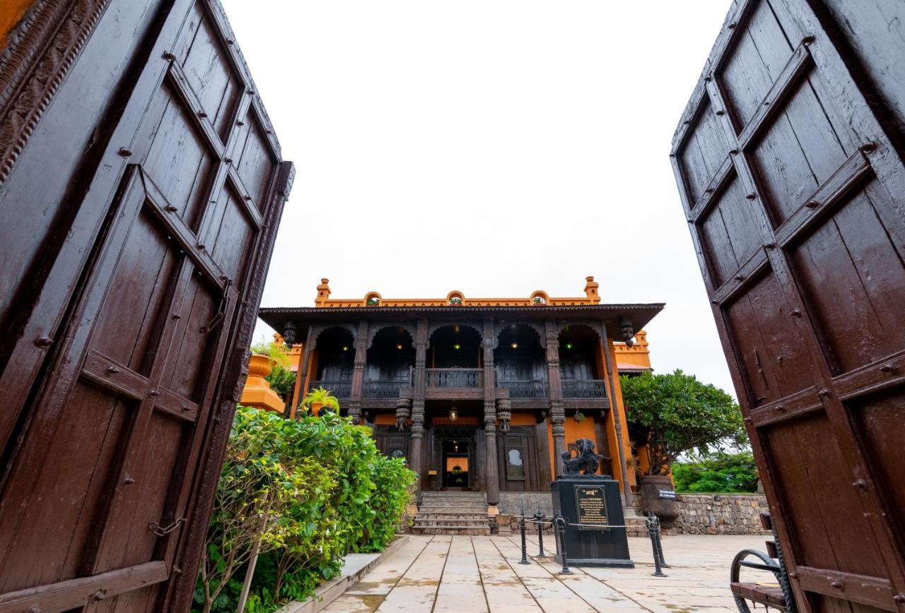 Fort Jadhavgadh -A Gadh Heritage Hotel Sasvad Exteriör bild