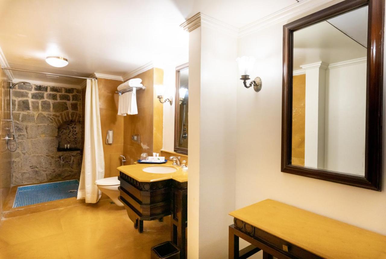 Fort Jadhavgadh -A Gadh Heritage Hotel Sasvad Exteriör bild
