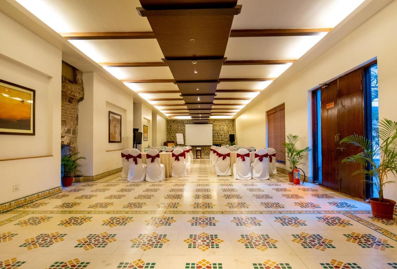 Fort Jadhavgadh -A Gadh Heritage Hotel Sasvad Exteriör bild