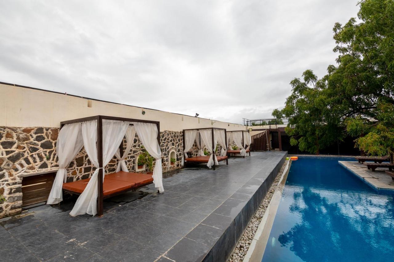 Fort Jadhavgadh -A Gadh Heritage Hotel Sasvad Exteriör bild
