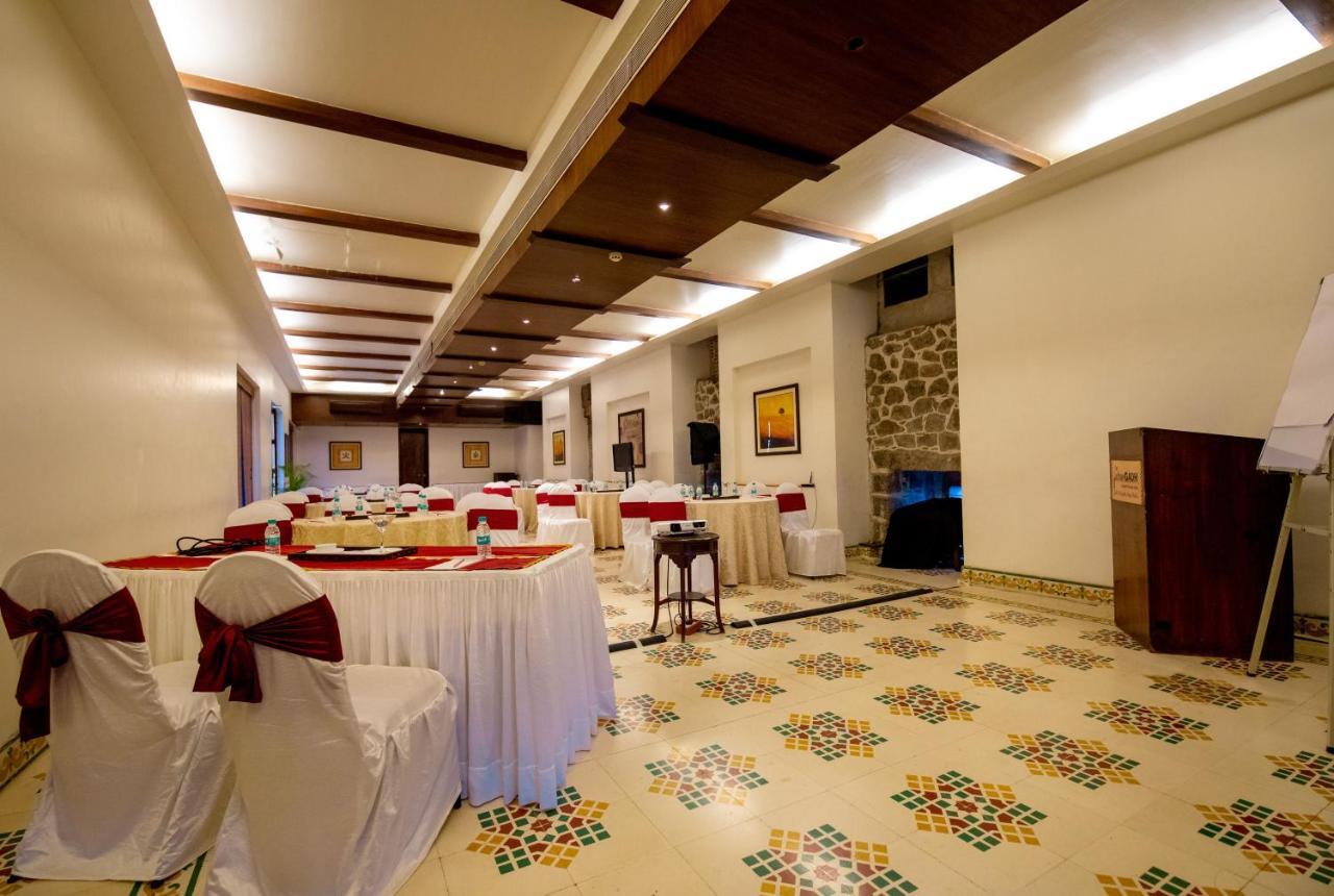Fort Jadhavgadh -A Gadh Heritage Hotel Sasvad Exteriör bild