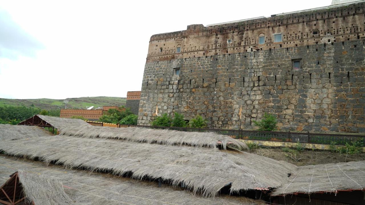 Fort Jadhavgadh -A Gadh Heritage Hotel Sasvad Exteriör bild
